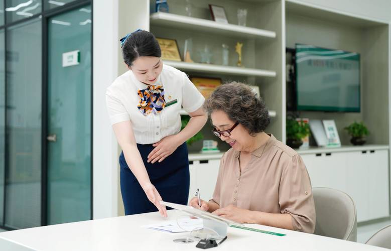 健安医保卡怎么取现银行卡余额，很多人都搞错了